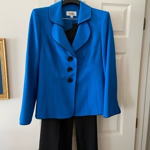 Women’s 2 piece pantsuit